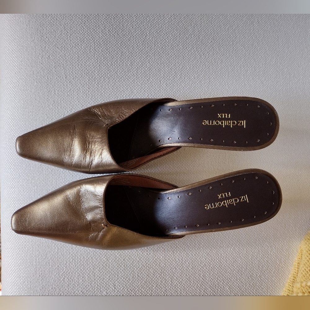 Liz Claiborne Flex - Metallic - Size 8M- Sandals